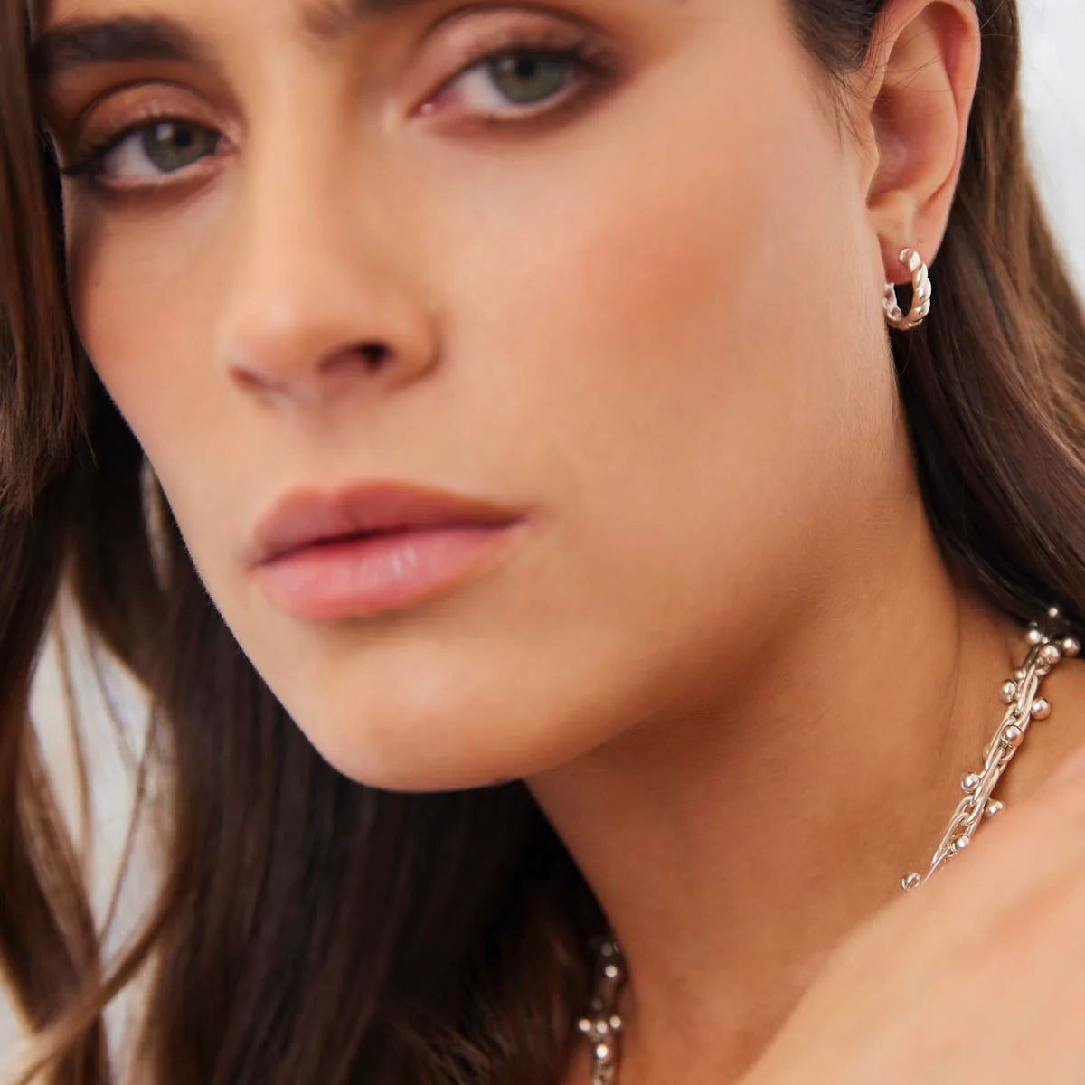 NAJO 'Zippy Twist' Huggie Earrings E6517
