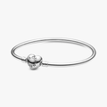 MOMENTS Silver Bangle w PANDORA Logo Heart Clasp 596268-19 (High Resolution)