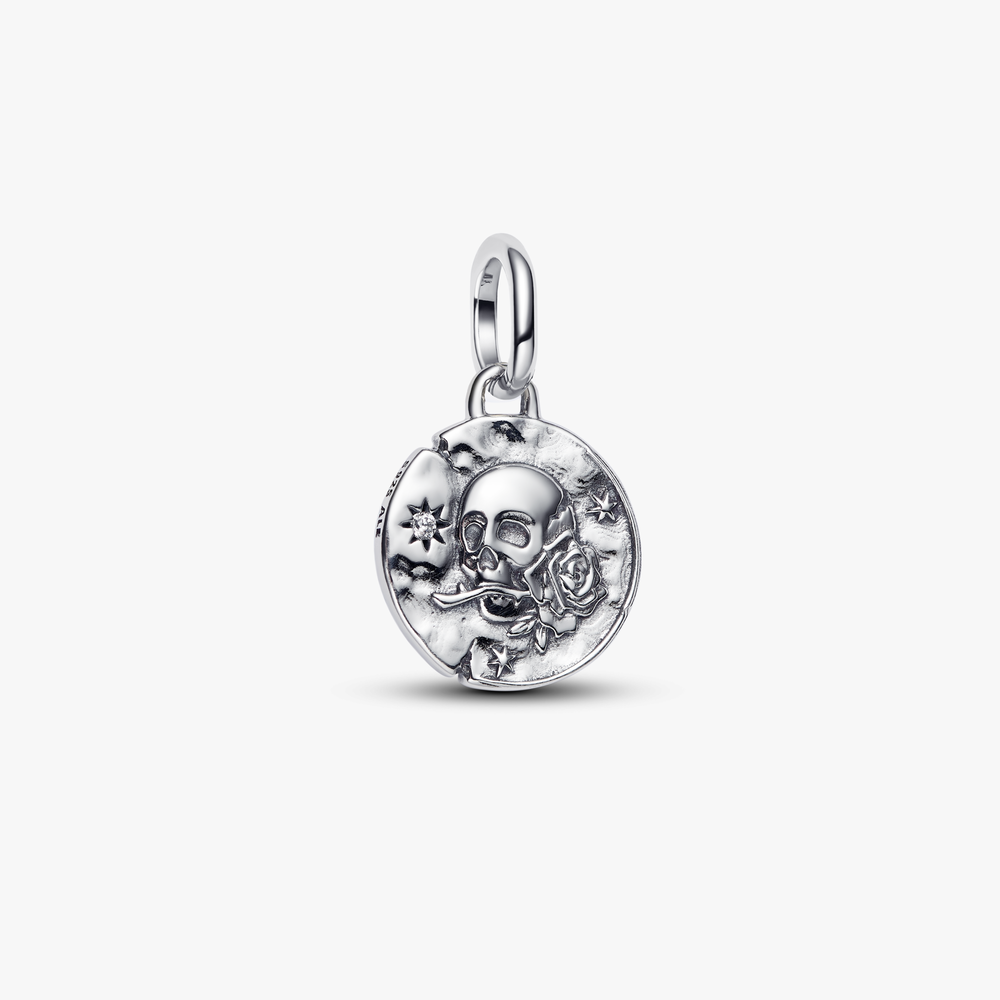 Skull sterling silver medallion with cle 794089C01 (High Resolution)