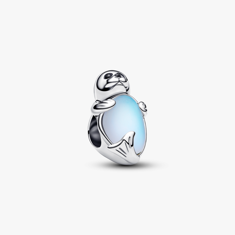 Seal sterling silver charm with black crystal, black enamel and moonstone iridescent glass 794146C01 (High Resolution)