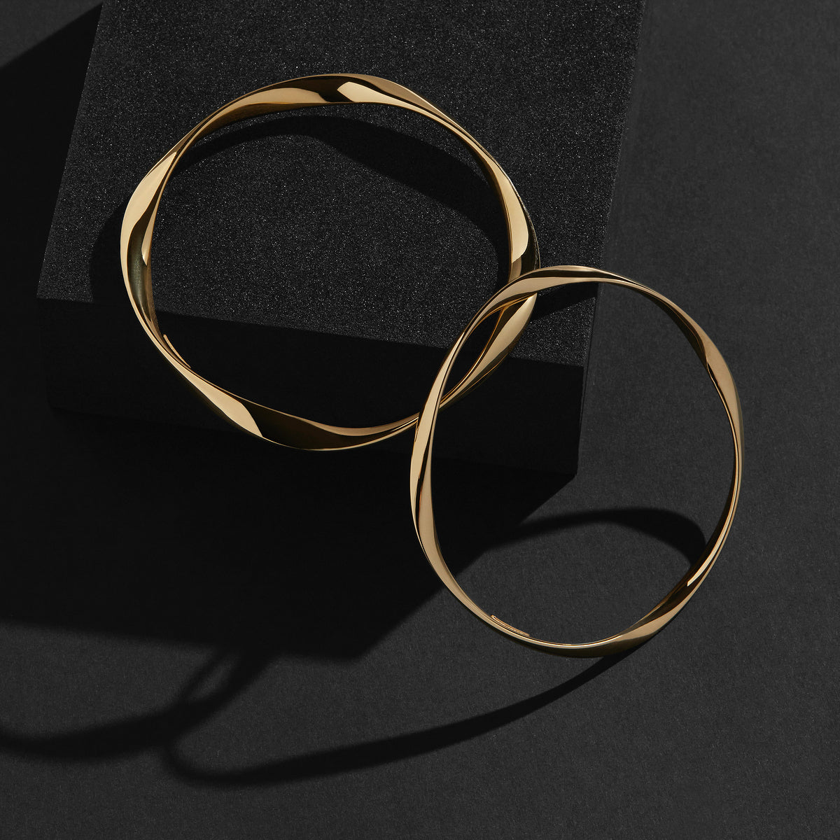 NAJO Garden of Eden Bangle Colour: Yellow Gold B5134