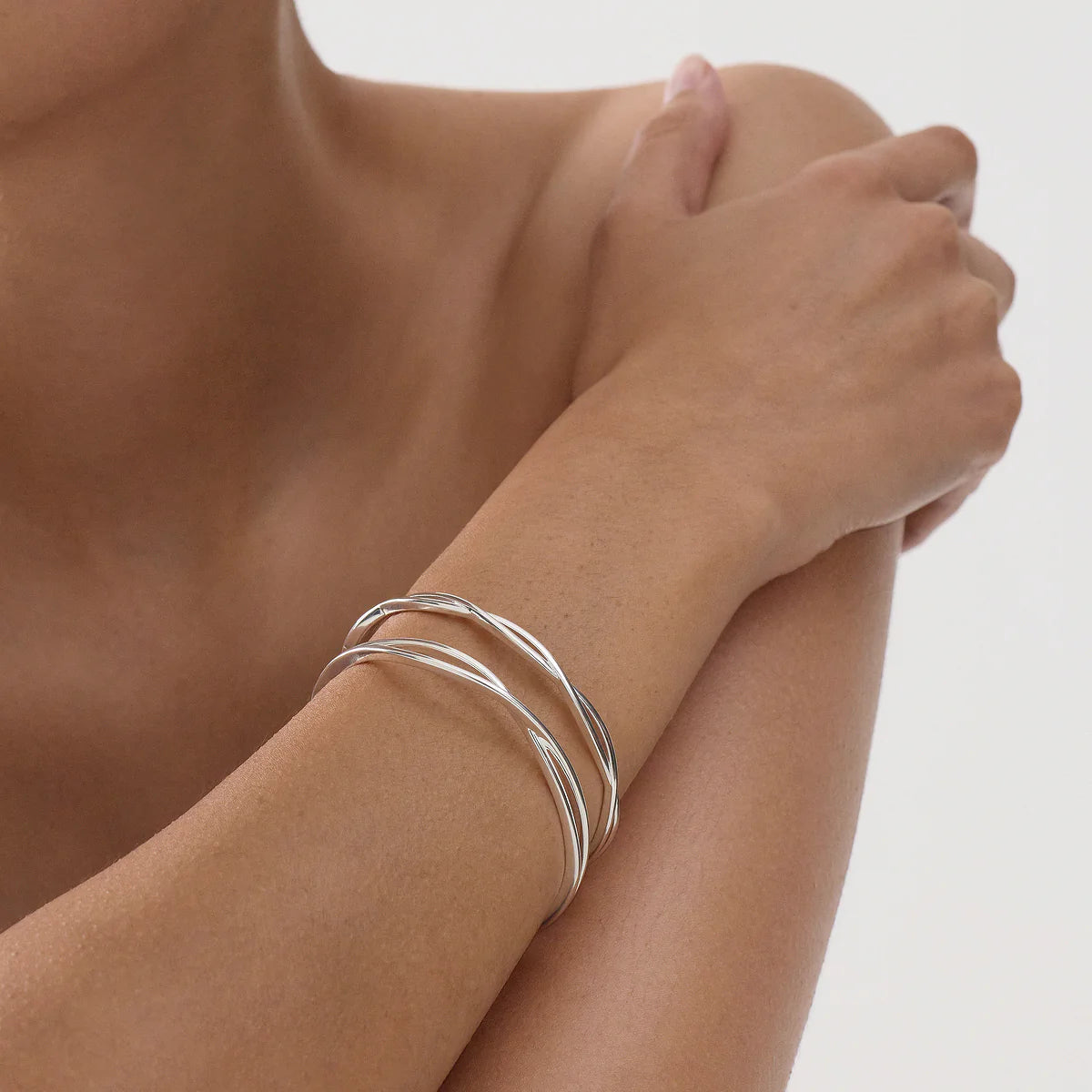 Amara Hinged Cuff B7432