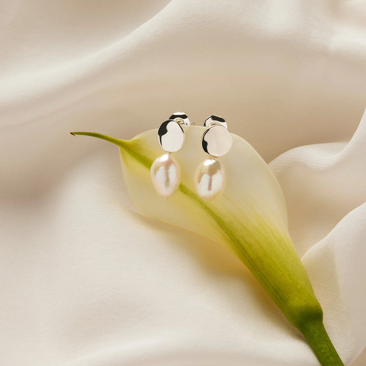NAJO Renaissance Silver Pearl Earrings E7100