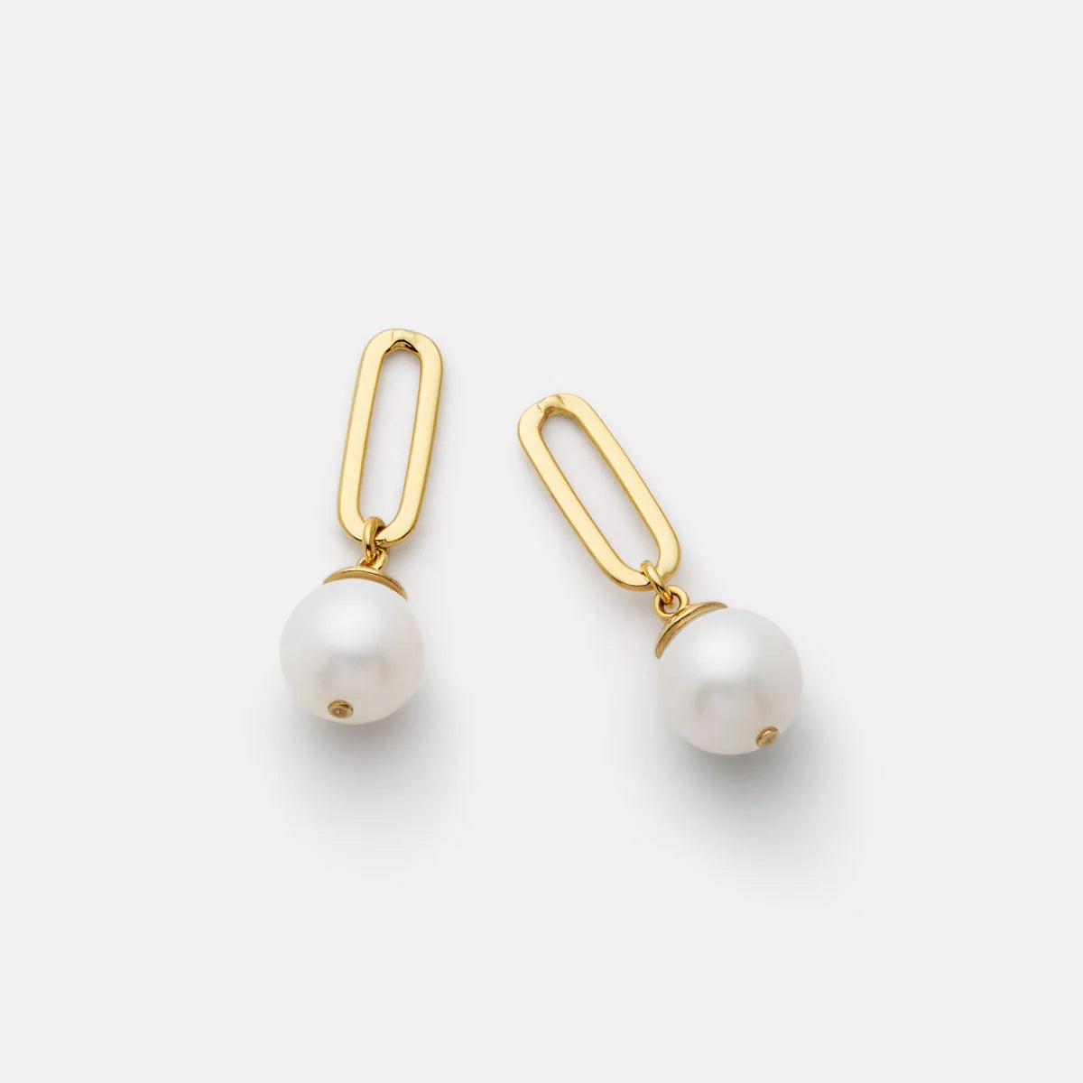 The Enchantress Pearl Drop Stud Earrings Yellow gold E7170