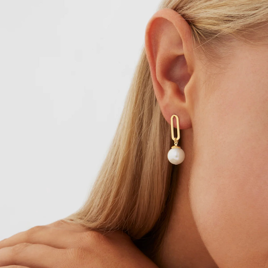 The Enchantress Pearl Drop Stud Earrings Yellow gold E7170