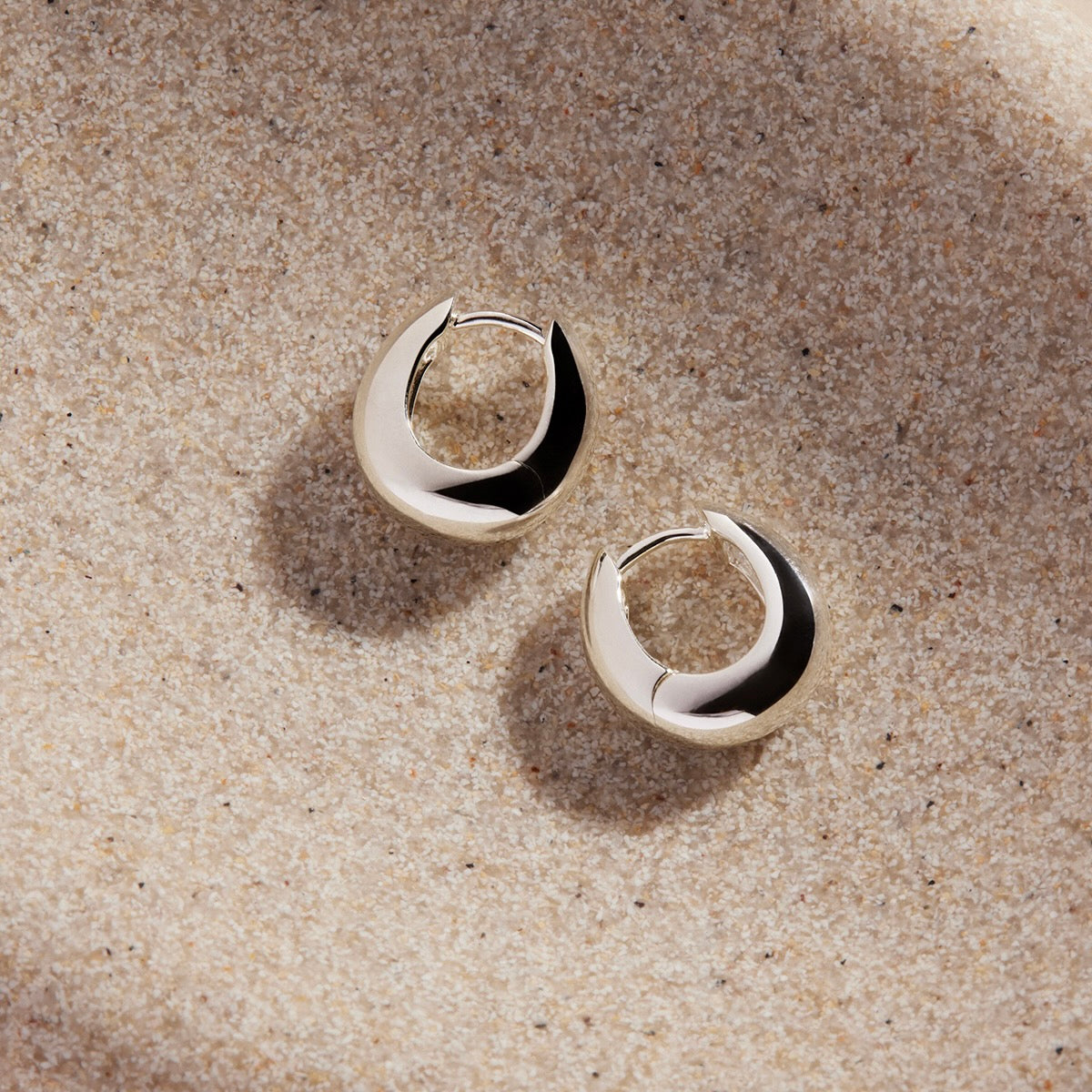 NAJO Arco Silver Huggie Earrings E7174