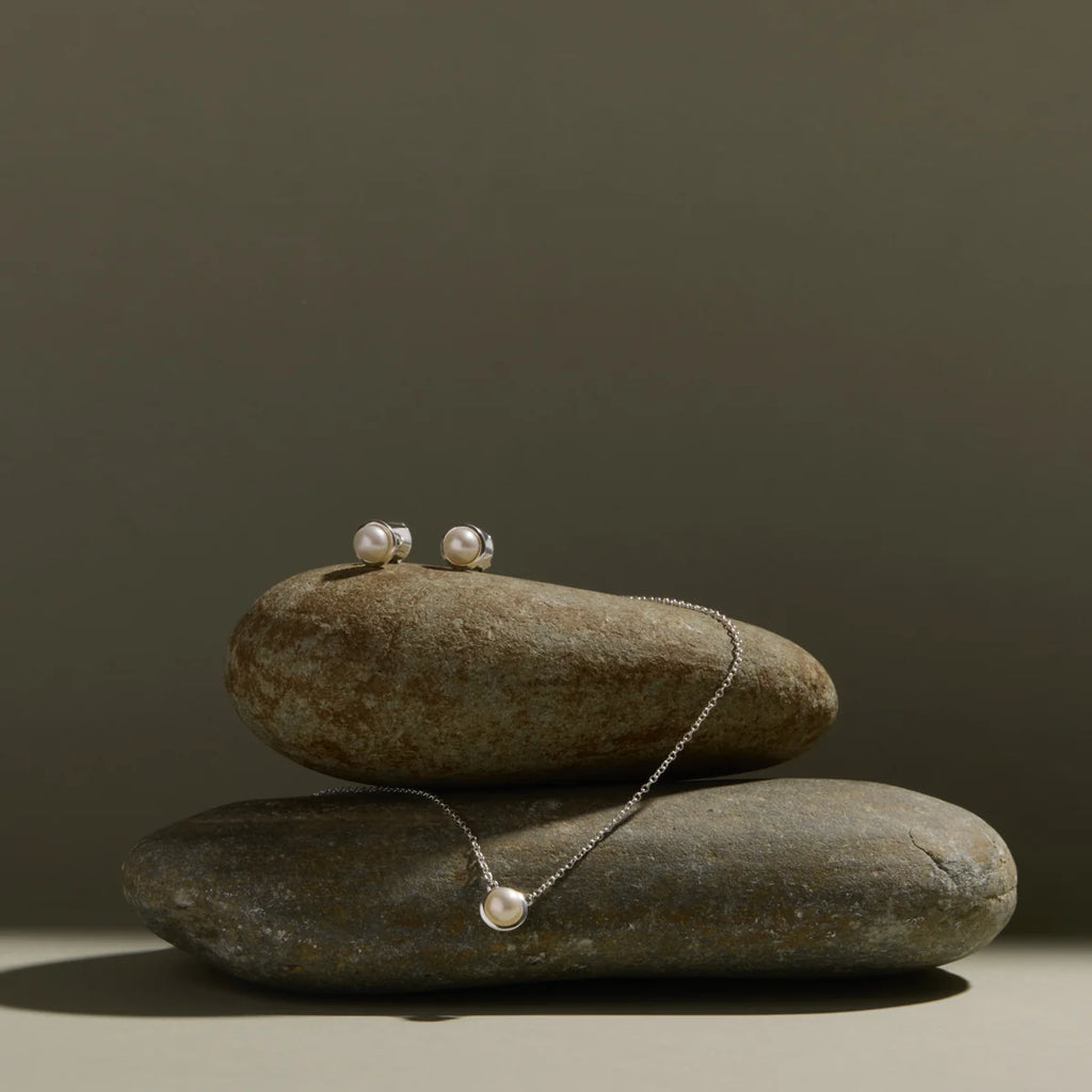 Moonbeam Pearl Stud Earrings E7636 Silver
