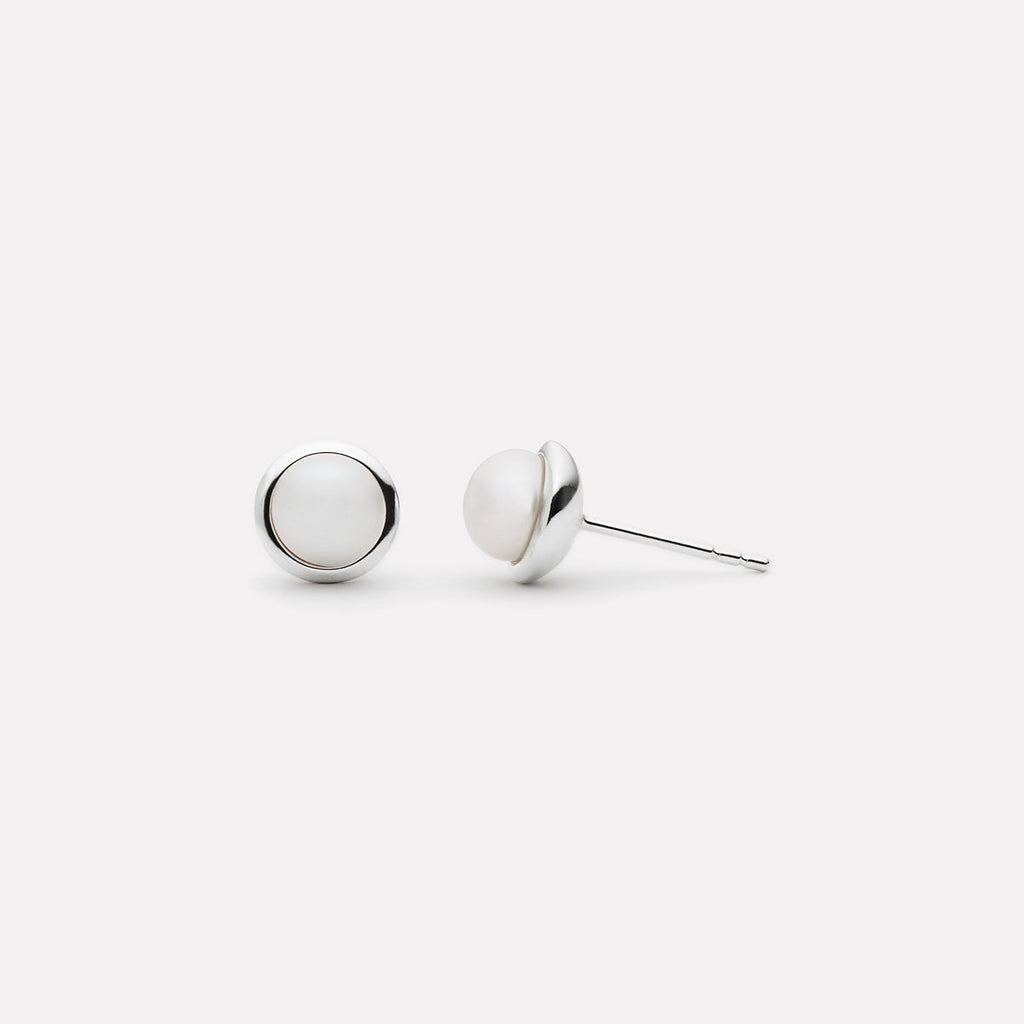 Moonbeam Pearl Stud Earrings E7636 Silver