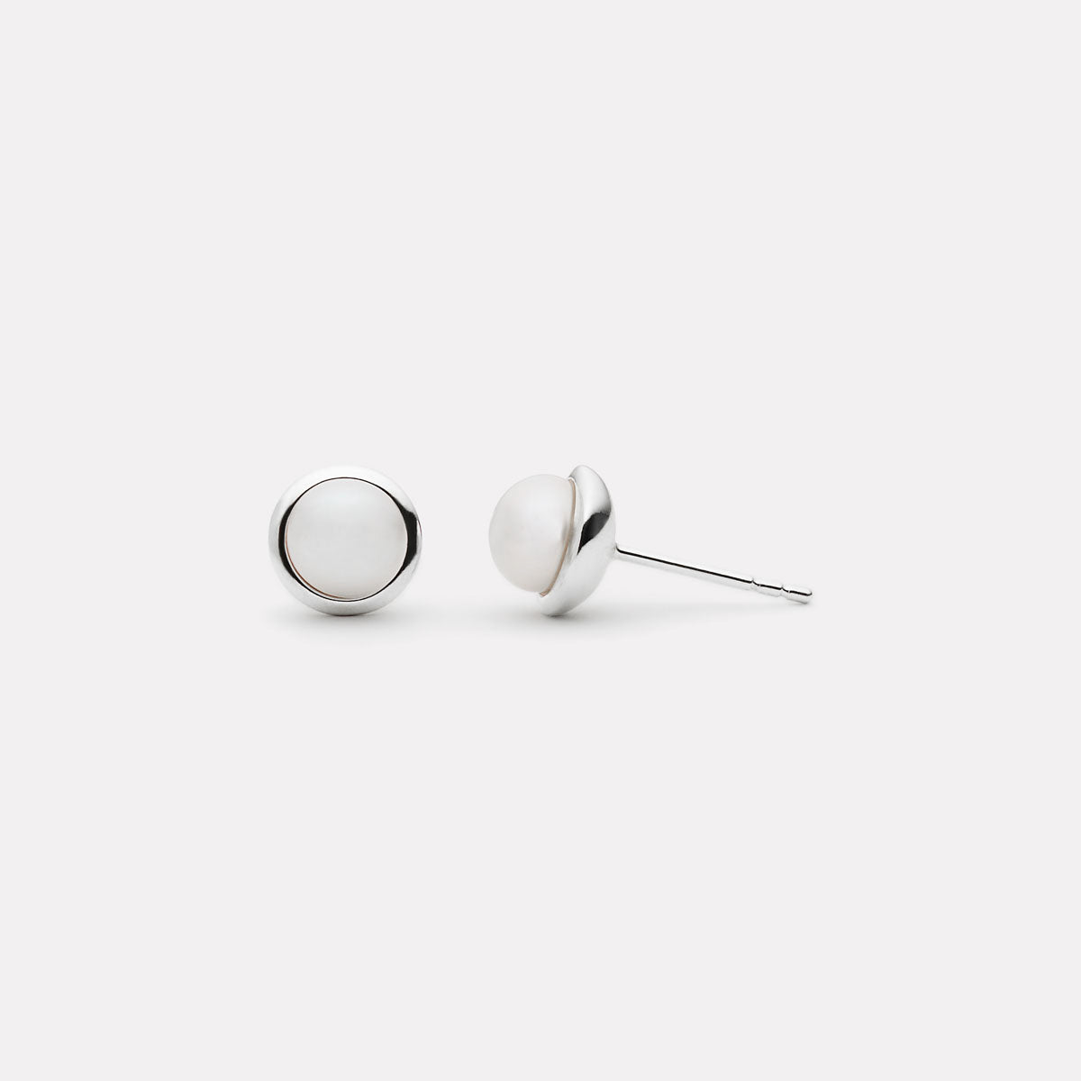 Moonbeam Pearl Stud Earrings E7636 Silver