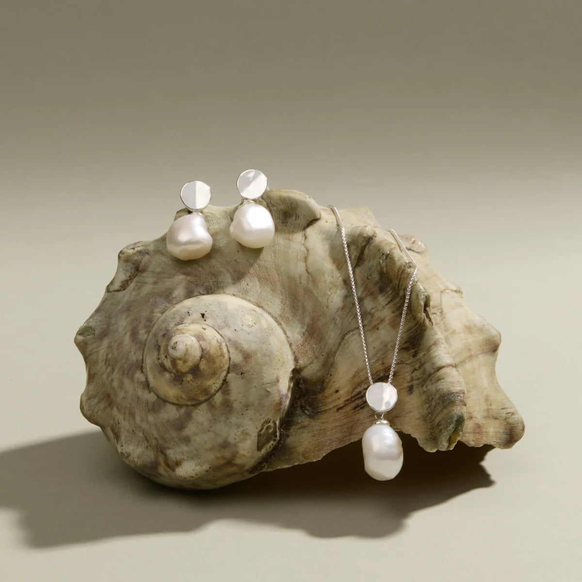 Ocean Drift Pearl Necklace N7641 Silver