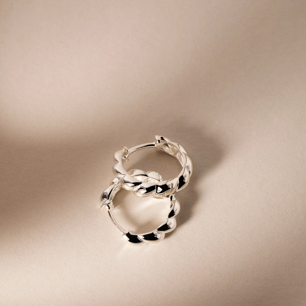 NAJO 'Zippy Twist' Huggie Earrings E6517