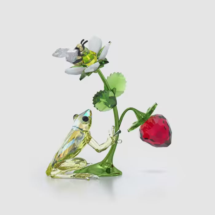 Idyllia Frog Bee and Strawberry 5667599